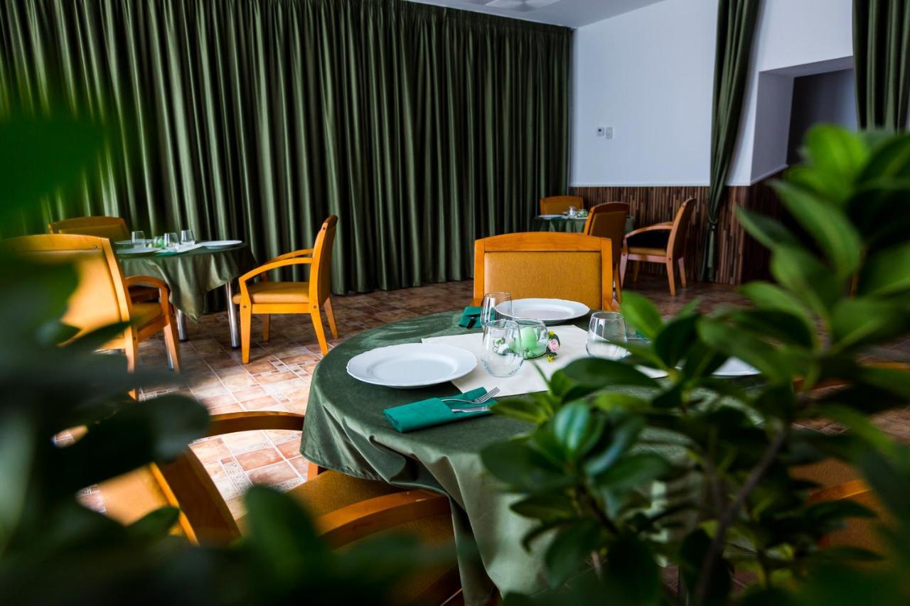 Royal Inn Busteni-Adults Only 外观 照片