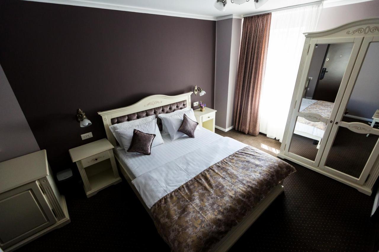 Royal Inn Busteni-Adults Only 外观 照片