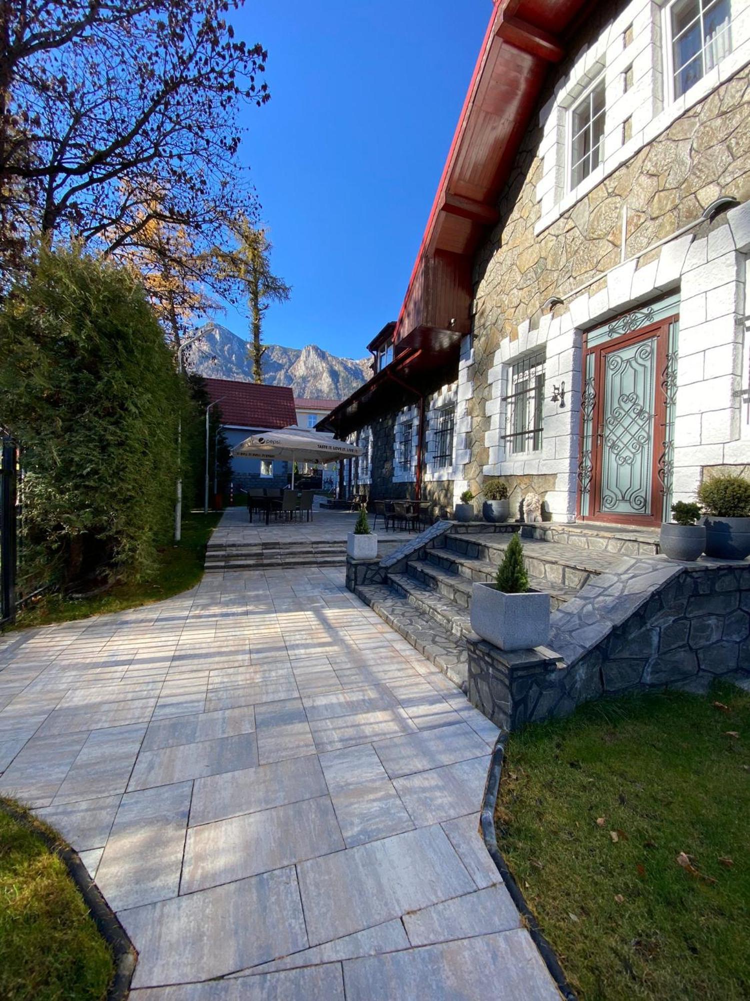 Royal Inn Busteni-Adults Only 外观 照片