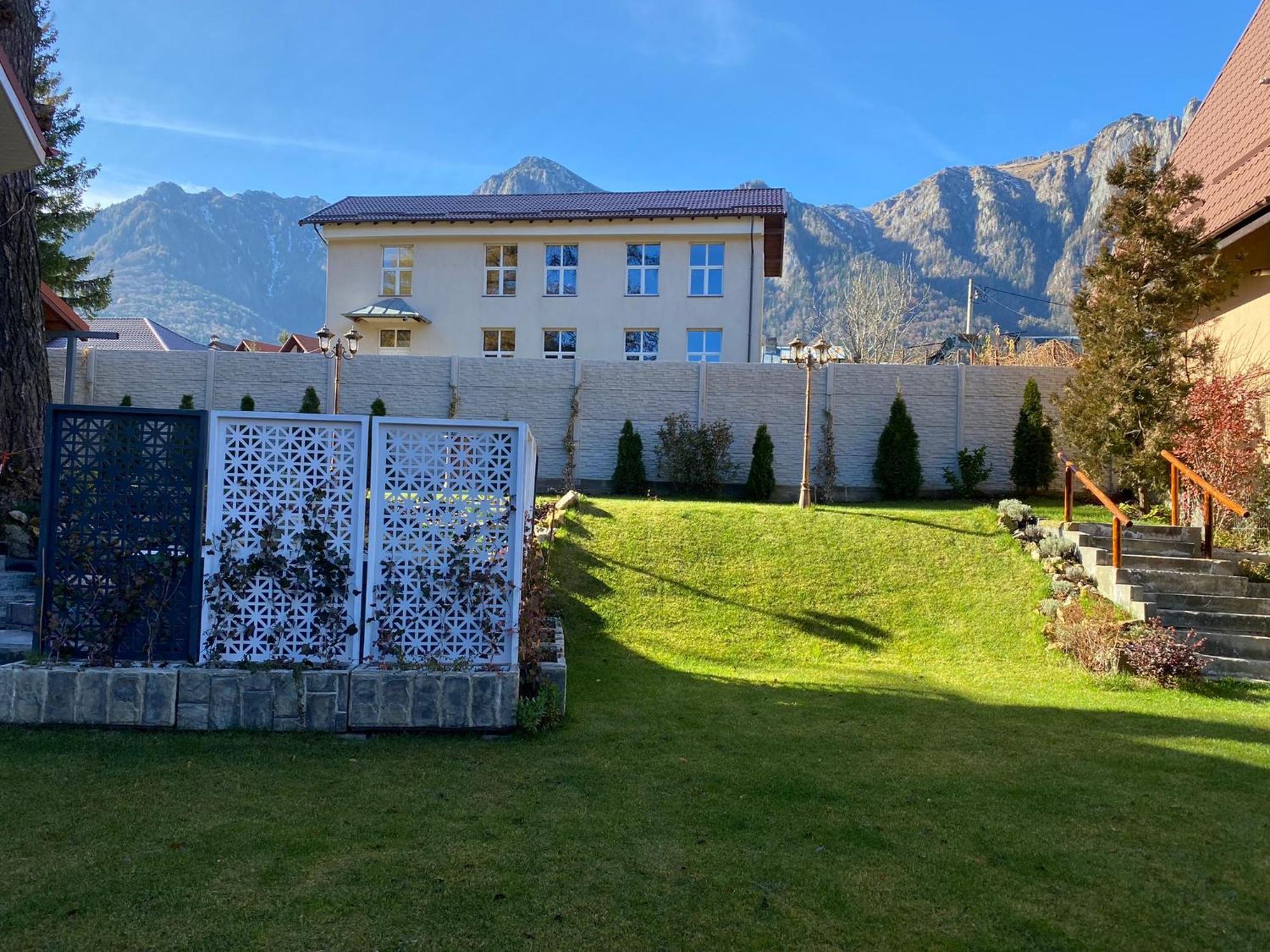 Royal Inn Busteni-Adults Only 外观 照片